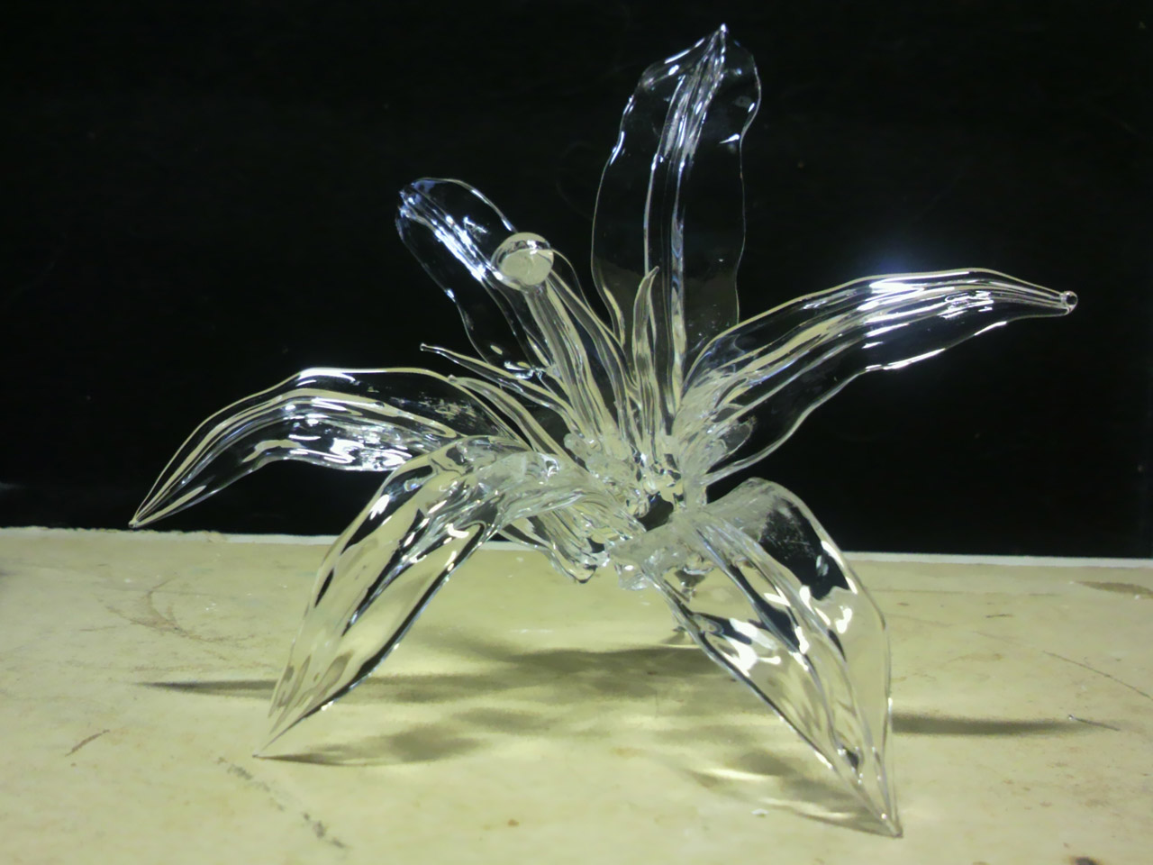 生徒さんの作品 中級 その１４ ユリの花 バーナーワークによる立体のガラス細工 ｆｌａｍｅ ｗｏｒｋｓ ｂｌｏｇ